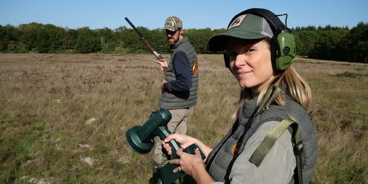 Clay pigeon shooting: The handheld clay pigeon thrower